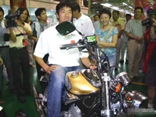 过这些摩托品牌都有大明星代言赵本山李连杰j9九游真人游戏第一平台中国摩托也辉煌(图1)