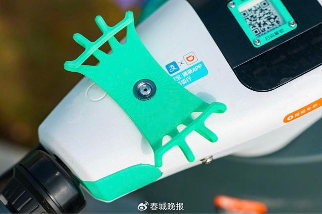 架”再升级提升昆明用户骑游体验九游会滴滴青桔电单车“手机支(图2)