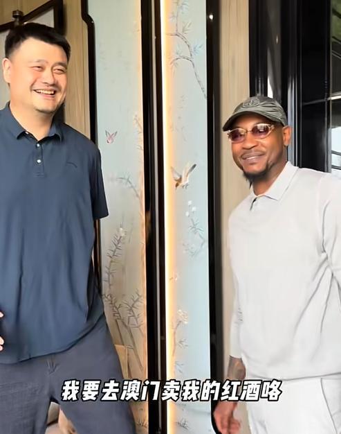 姚明相聚晚宴丰韵美女作陪被拍互动亲密J9