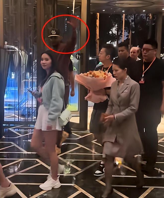 姚明相聚晚宴丰韵美女作陪被拍互动亲密J9数字平台NBA安东尼来华与老友(图8)