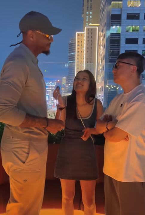 姚明相聚晚宴丰韵美女作陪被拍互动亲密J9数字平台NBA安东尼来华与老友(图19)